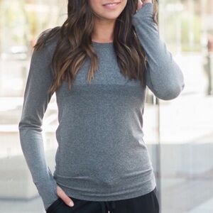 Zyia Active Woman’s Performance Long Sleeve Gray Thumbhole Tee Size Large